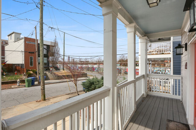 Front Porch - 58 Chester Ave SE