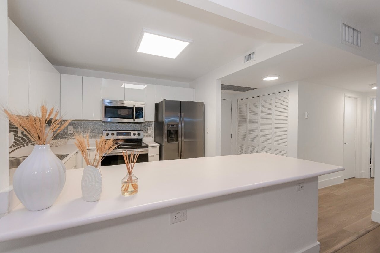 Building Photo - 2301 Collins Ave