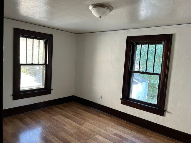 Building Photo - 1011 Maple Row