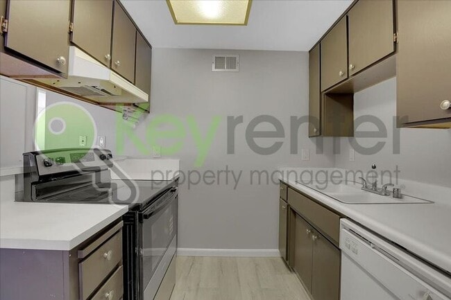 Building Photo - 5636 Clark Ave