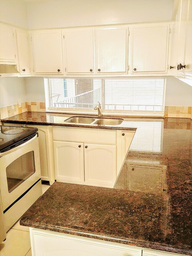 Building Photo - 500 Evergreen St