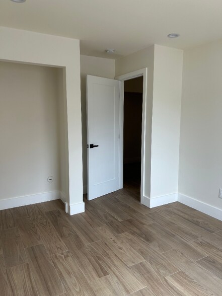 Building Photo - 825 W Colden Ave