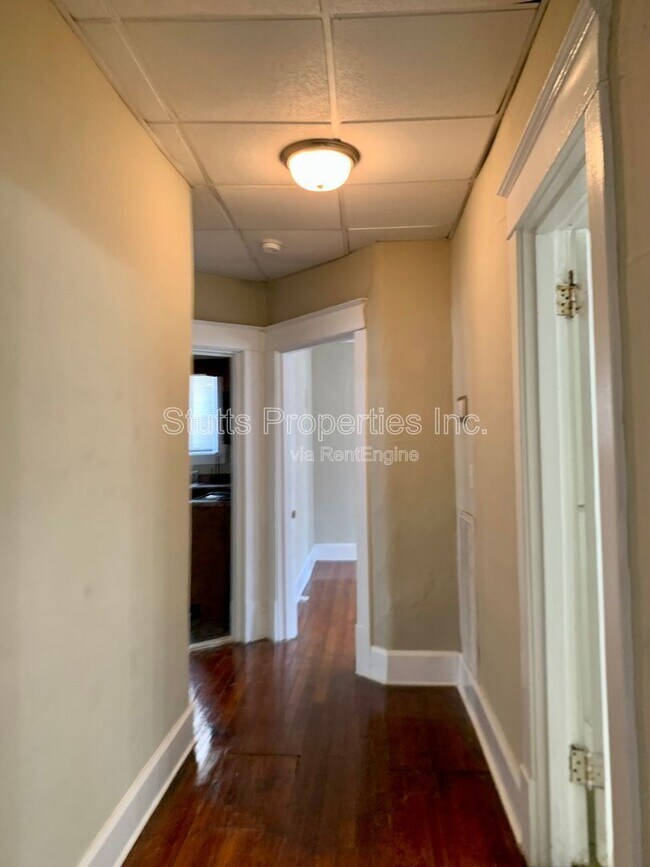 Building Photo - 409 N Poplar St