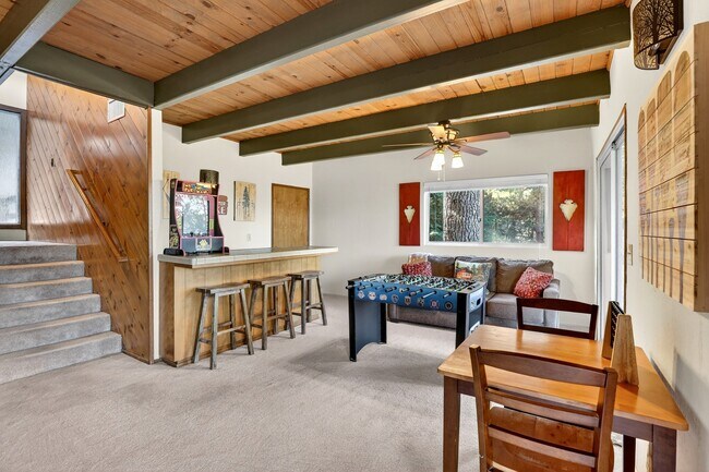 Building Photo - 26633 Thunderbird Dr