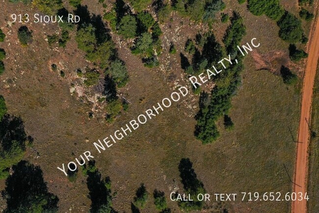 Building Photo - 913 Sioux Rd