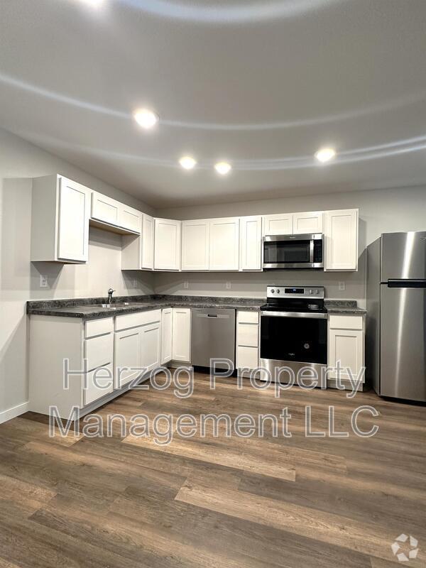 Building Photo - 1031 30th St NW
