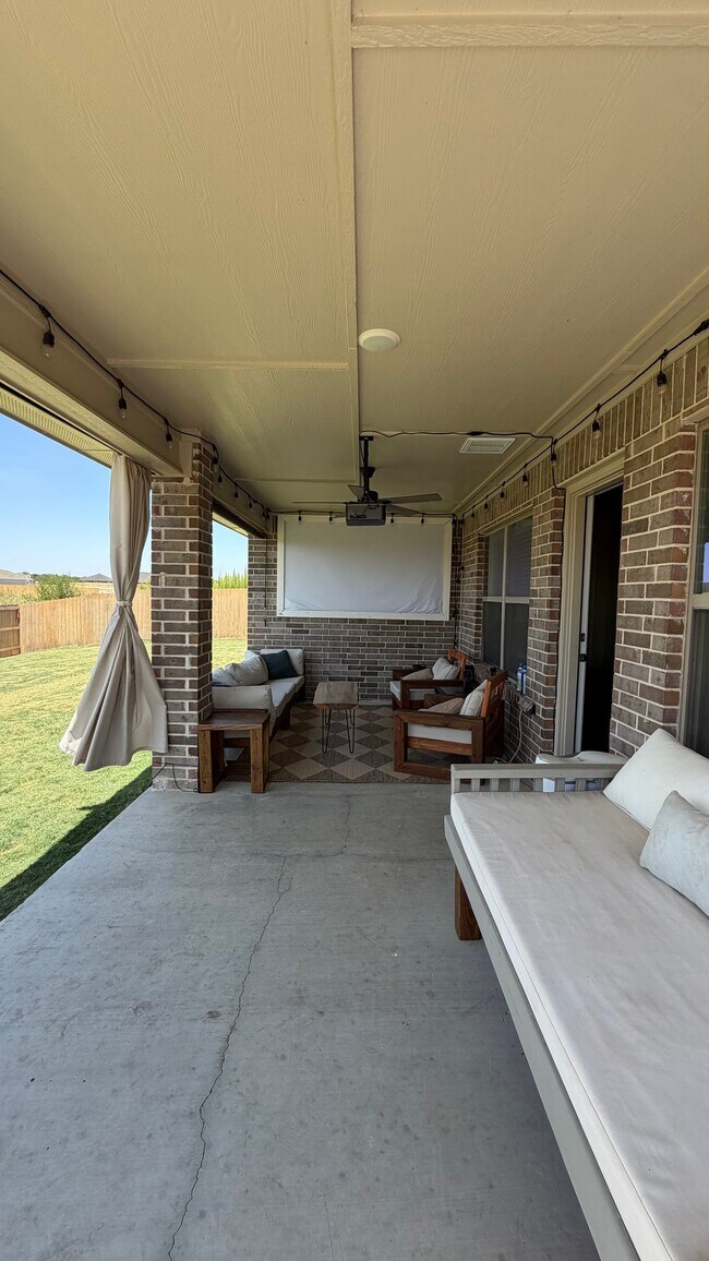Building Photo - 318 Walking Stick Dr