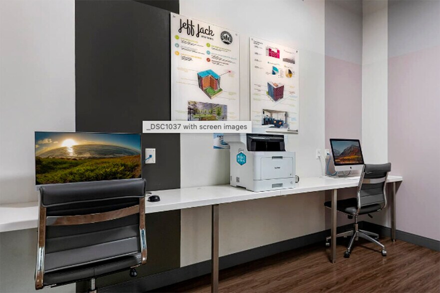 Building Photo - 601 W Jackson Blvd