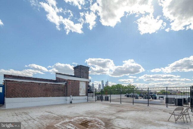 Building Photo - 720 N 5th St