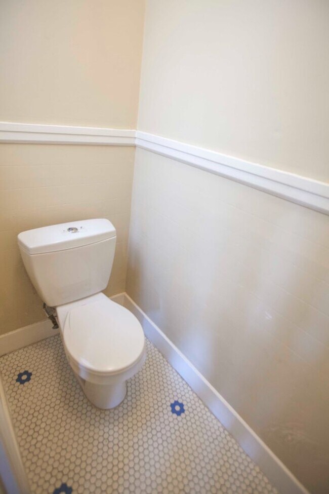 Building Photo - 853