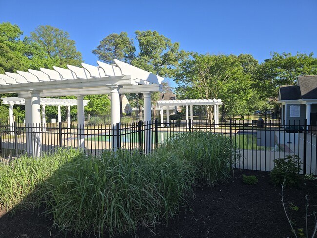 Building Photo - 1129 Flower St