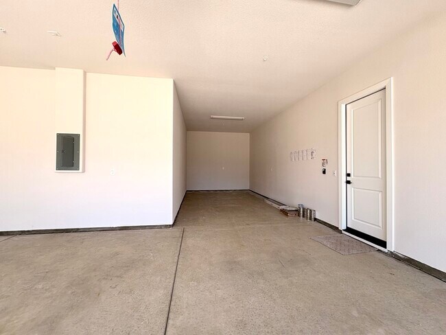 Building Photo - Beautiful 3 Bedroom NEW JMC home for rent in West Roseville!