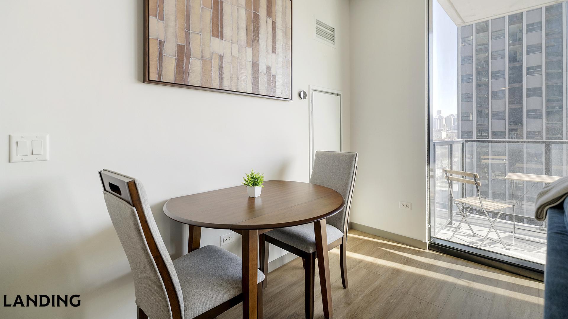 Building Photo - 513 S Damen Ave