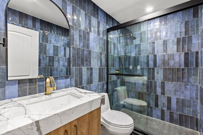 Building Photo - 19 Vía Lago