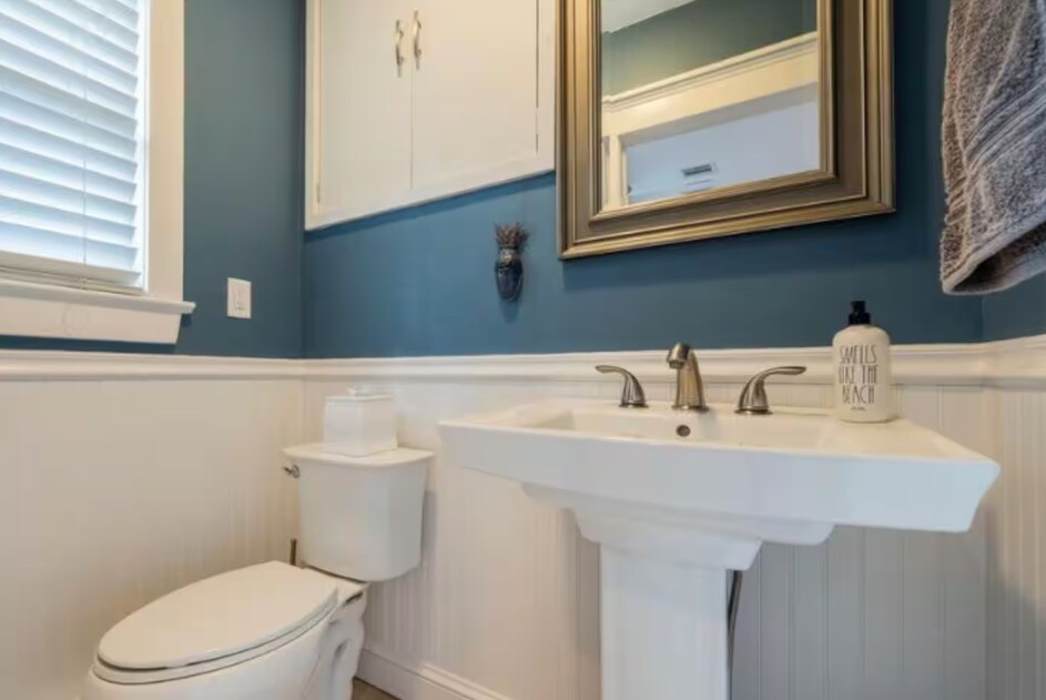 Building Photo - 817 Drummond Ave