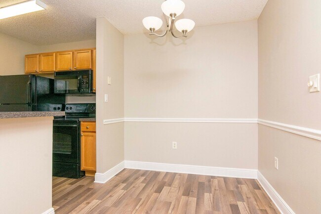 Building Photo - Waterfront - Top Floor- 1 Bedroom 1 Bath f...