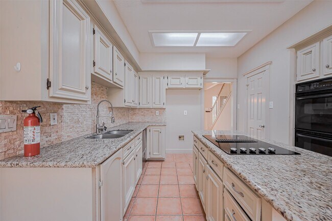 Building Photo - 2727 Raintree Dr
