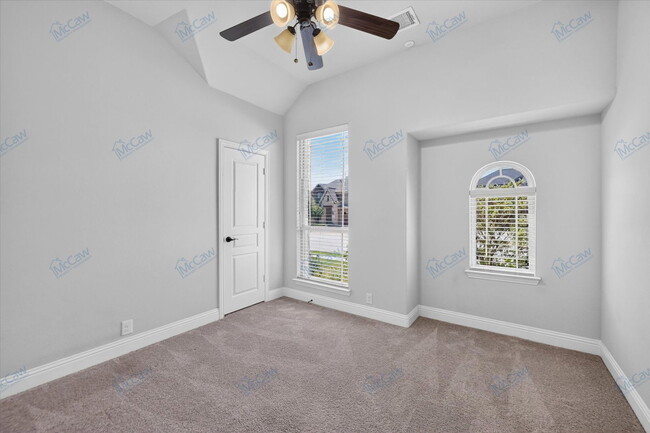 Building Photo - 911 Birchwood Dr