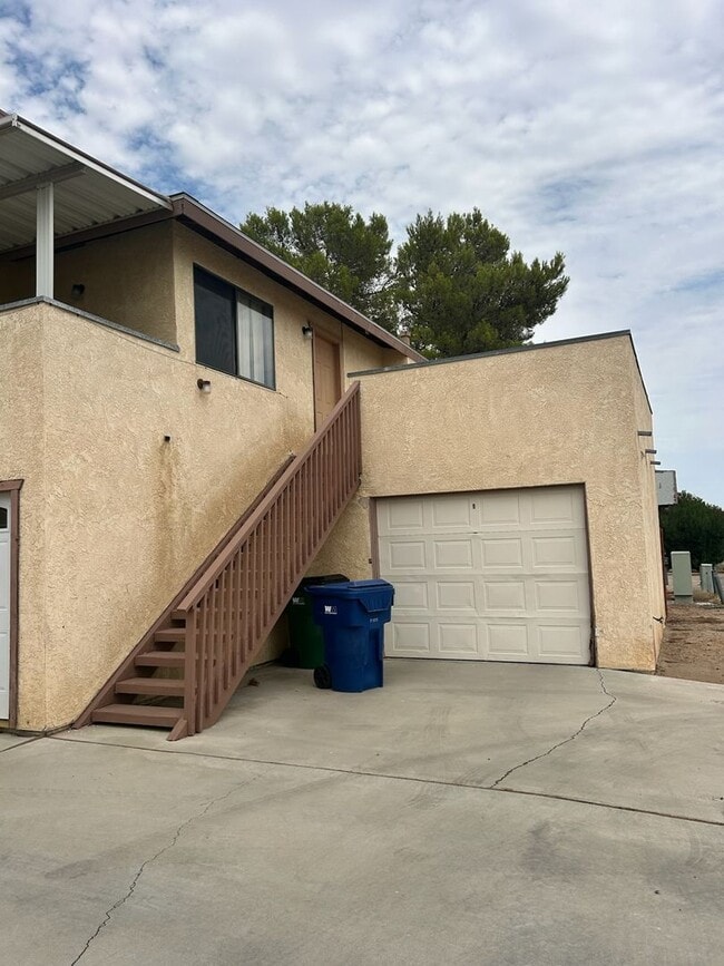 Building Photo - 912 W Graaf Ave