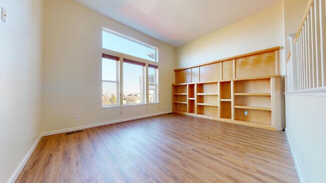 Building Photo - 123 Warbler Ln