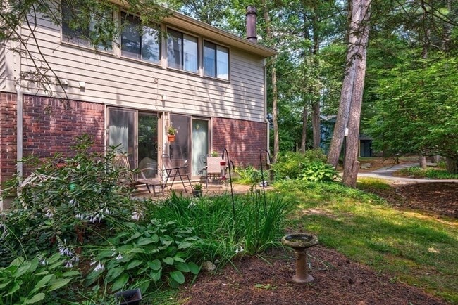 Building Photo - 522 Tumbling Hawk