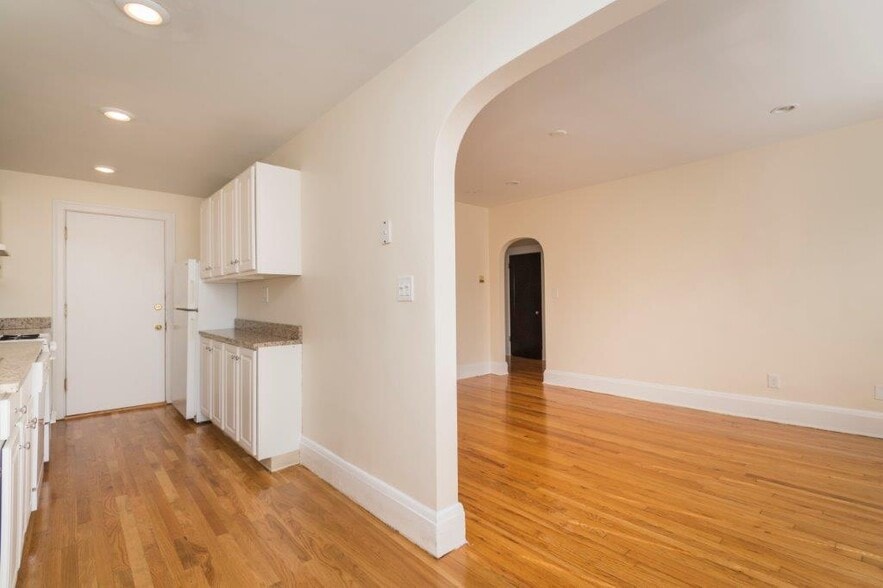 Building Photo - 112 Highland Ave