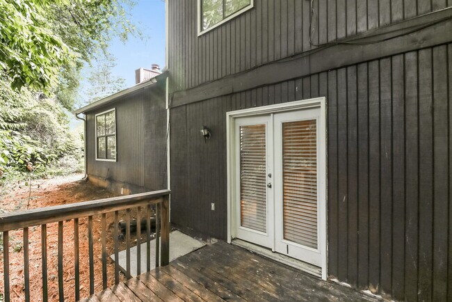 Building Photo - 978 Mainstreet Lake Dr