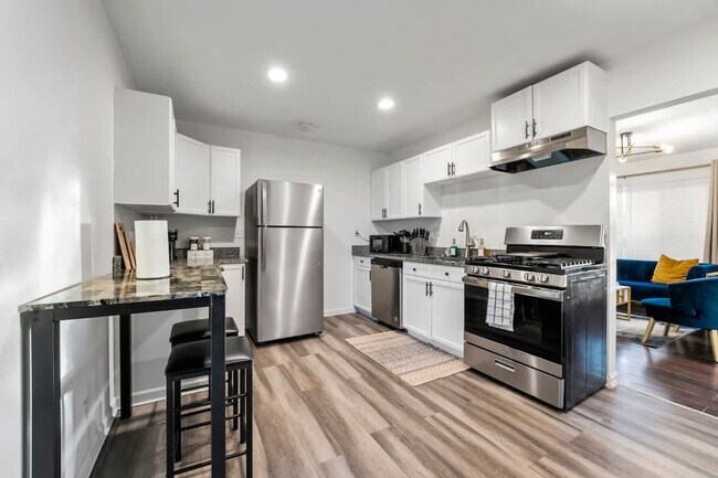 Building Photo - 149 Galewood Dr
