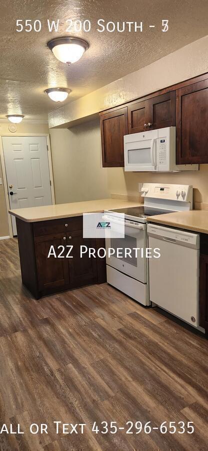 Building Photo - 550 W 200 S