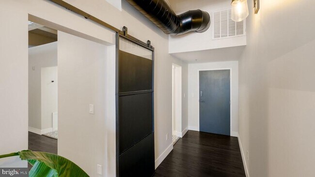 Building Photo - 444 N 4th St