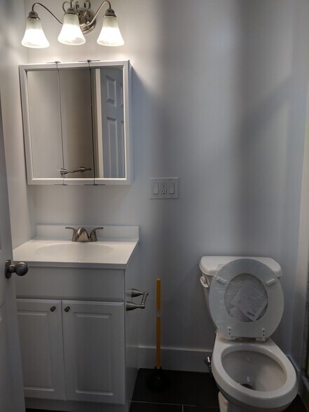 Building Photo - 73 Joy St