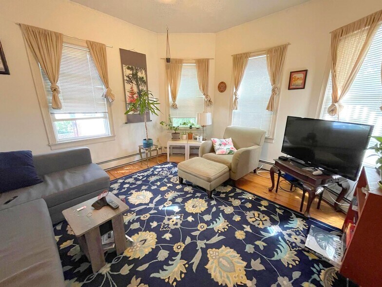 Primary Photo - 789 Somerville Ave