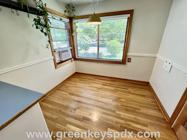 Building Photo - 2-Bedroom House in South Tabor with Fenced...