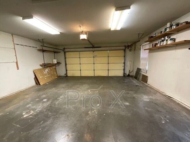 Building Photo - 2430 E Manitou St