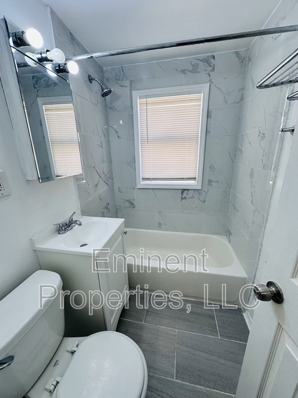 Building Photo - 8357 S Hoyne Ave