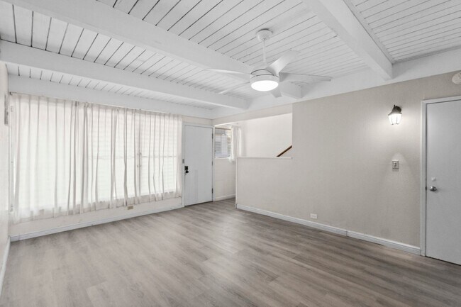 Building Photo - Renovated Tropic Gardens Town House for rent!