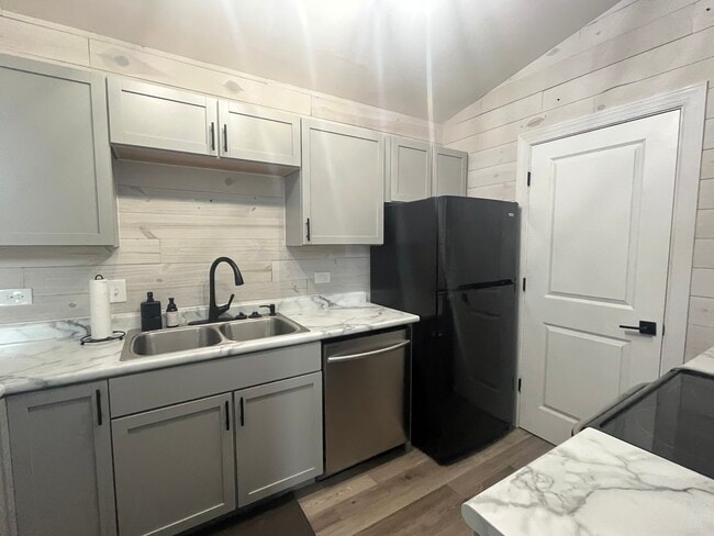 Building Photo - 1371 Cunat Ct