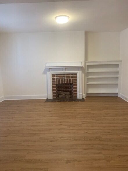 Building Photo - 318 E University Pky