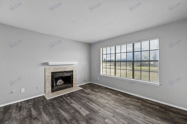 Building Photo - 600 Starlinda Ct