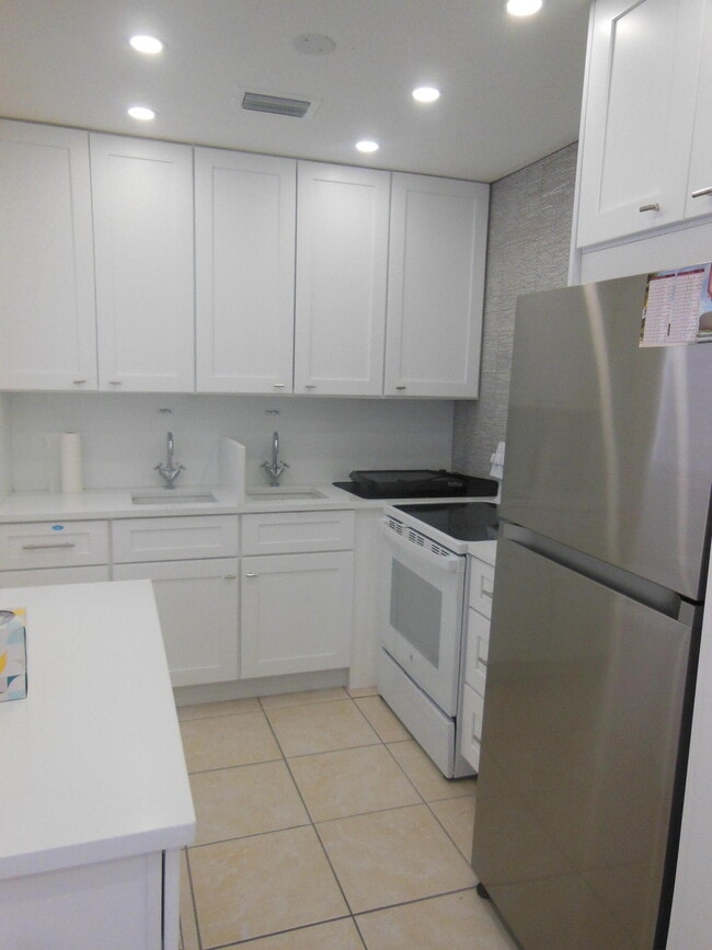 Building Photo - 156 Andover F