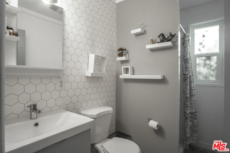 Building Photo - 14039 Gilmore St