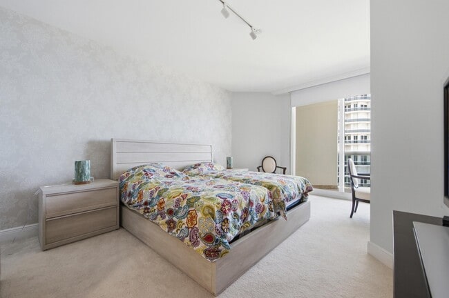 Building Photo - 9595 Collins Ave