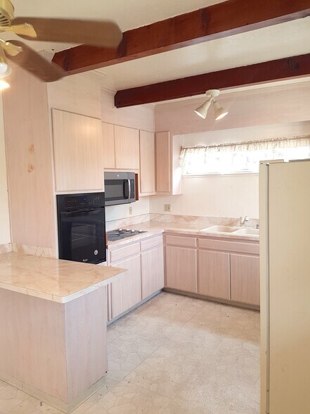 Kitchen - 1730 Derby St