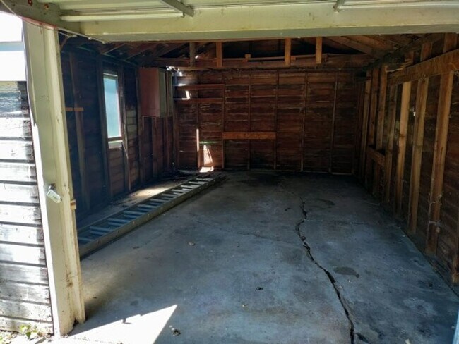 Building Photo - Beautiful 2 bed/1 bath near Grosse Pointe!...