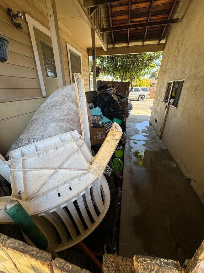 Building Photo - La Habra Duplex