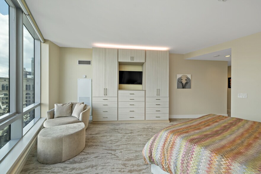 Master Bedroom - 1414 S Penn Sq
