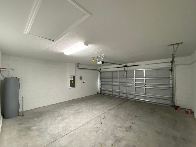 Building Photo - Freedom Crossing Preserve 4/2/2 **WON'T LAST**