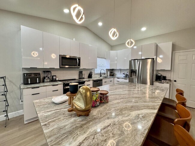 Building Photo - Stylish 3-Bedroom Home with Solar Panels, Modern Upgrades & Pet-Friendly