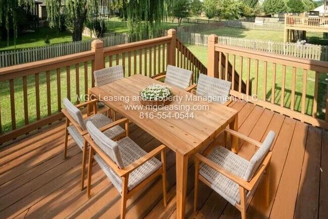 Building Photo - Move-In Ready Single-family gem in Oak Ridge Meadows in Lee's Summit!