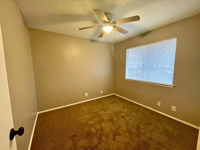 Building Photo - Ardash-9827 &amp; 9825